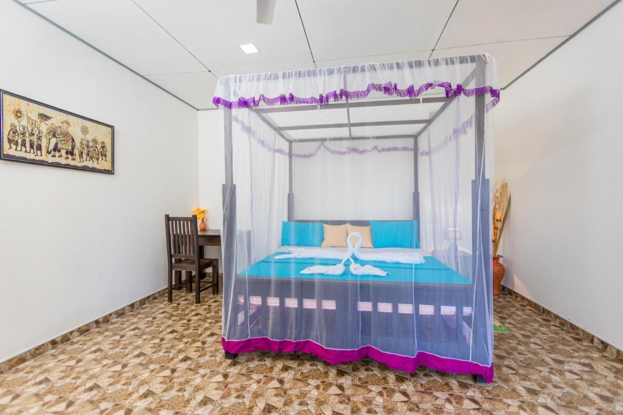 Rock Violet Lakefront Cabanas & Restaurent แทนกาลเล ภายนอก รูปภาพ